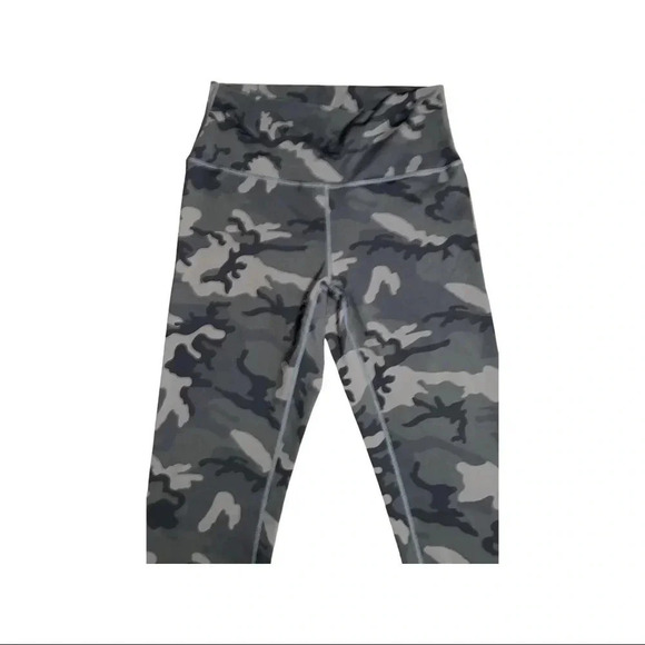 Zyia Forest Camo Luxe Hi-Rise Capri 20" Size 6-8 - Picture 3 of 6